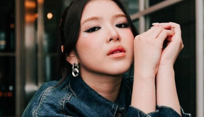 Tiara Andini Memukau Netizen dengan Outfit Serba Hitam yang Mewah