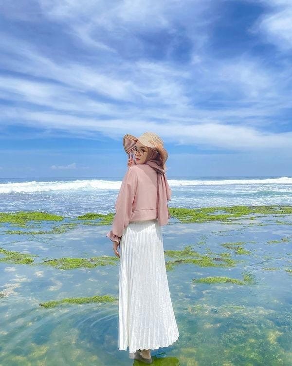 7 Ide Foto Estetis di Pantai untuk Mempercantik Feed Media Sosial Kamu 7 Ide Foto Estetis di Pantai untuk Mempercantik Feed Media Sosial Kamu