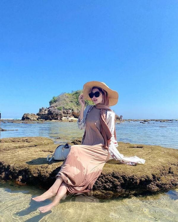 7 Ide Foto Estetis di Pantai untuk Mempercantik Feed Media Sosial Kamu 7 Ide Foto Estetis di Pantai untuk Mempercantik Feed Media Sosial Kamu