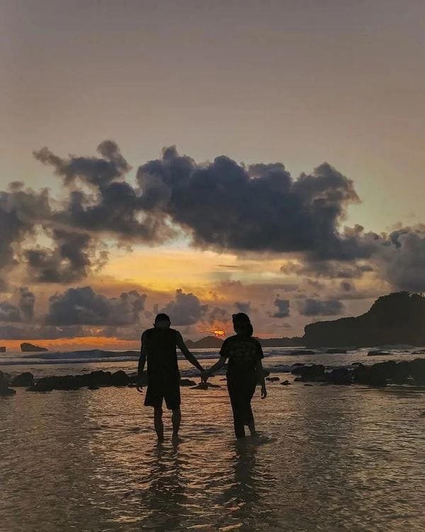 7 Ide Foto Estetis di Pantai untuk Mempercantik Feed Media Sosial Kamu 7 Ide Foto Estetis di Pantai untuk Mempercantik Feed Media Sosial Kamu