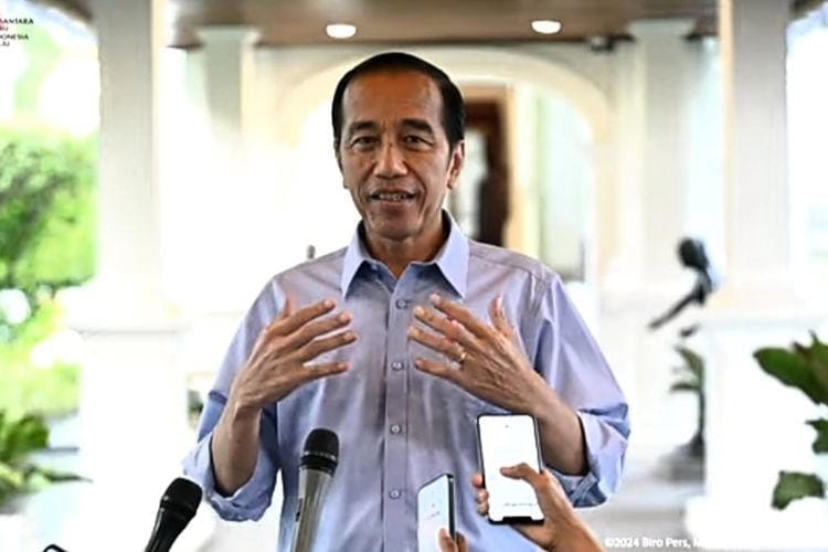 Presiden Joko Widodo memberikan tanggapan mengenai demi dan pembatalan revisi UU Pilkada di Komplek Istana Kepresidenan Jakarta Pusat, Selasa(27/8/2024).
