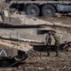 Anggota militer Israel berdiri di samping kendaraan lapis baja, di tengah permusuhan lintas batas antara Hizbullah dan Israel, di Israel utara, Senin (30/9/2024). Foto: Gil Eliyahu/REUTERS