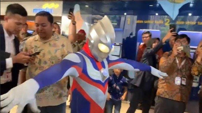 Jamaludin Malik, Anggota DPR yang Viral dengan Kostum Ultraman, Resmi Dilantik di Jakarta