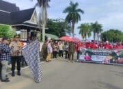 Pj Bupati Barsel Lepas Parade Natal 2024 dengan Semangat Kebersamaan