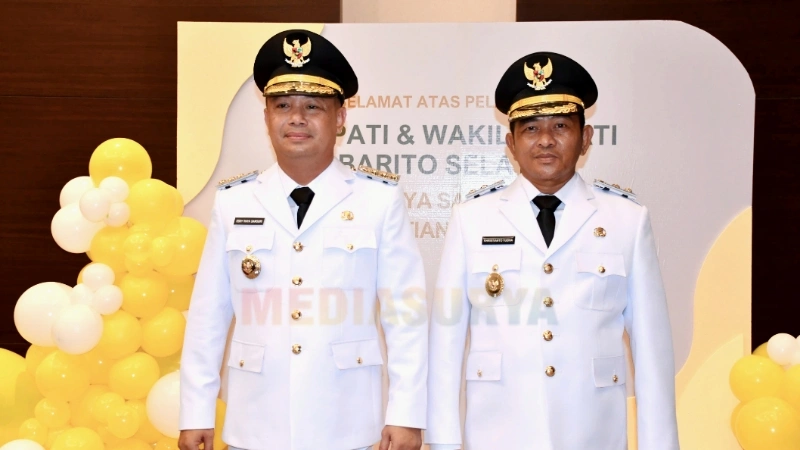 H. Eddy Raya Samsuri dan Khristianto Yudha berfoto usai dilantik sebagai Bupati dan Wakil Bupati Barito Selatan periode 2025-2030 (foto: MediaSurya/akhmad madani)