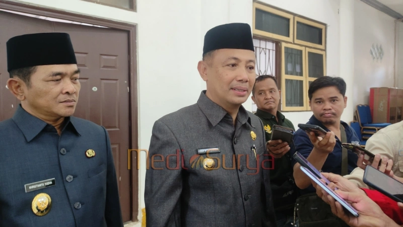 Bupati Barsel Eddy Raya Samsuri paparkan LKPJ 2024 dalam rapat paripurna DPRD.