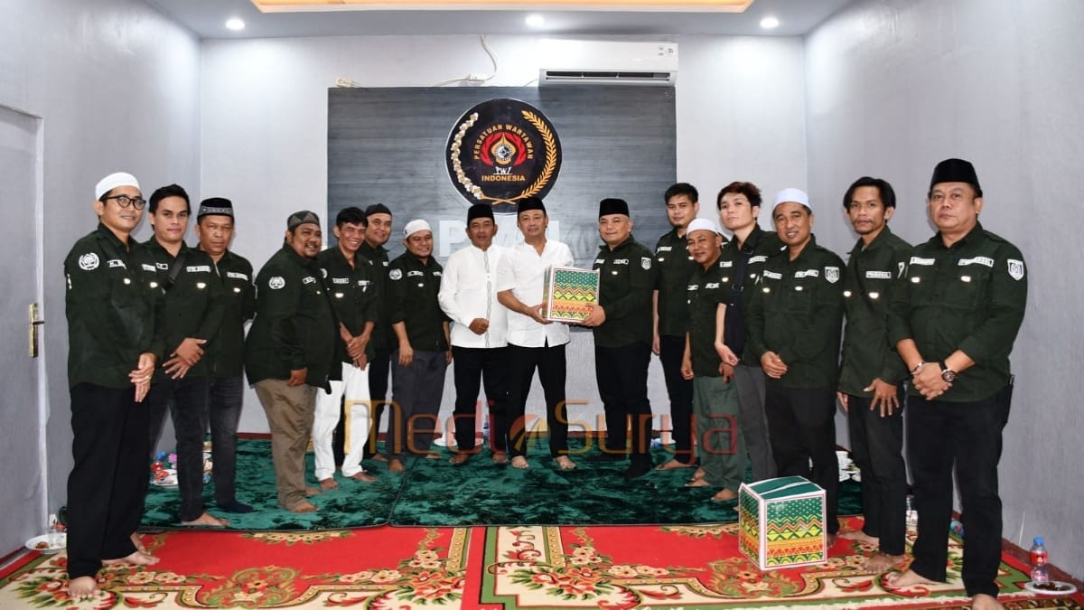 Bupati dan Wabup Barsel buka puasa bersama PWI Barsel untuk memperkuat sinergi dan silaturahmi.