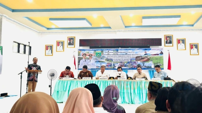 Kepala DiskominfoSP Barito Selatan, Mario Aan, saat menyampaikan pemaparan dalam Musyawarah Perencanaan Pembangunan (Musrenbang) (foto: MediaSurya/dok)