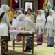Prosesi penandatanganan berita acara pelantikan Ketua Dekranasda kabupaten/kota se-Kalteng di Aula Jayang Tingang, Palangka Raya. (foto: MediaSurya/dok)