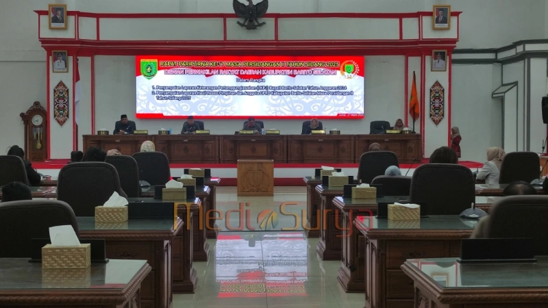 Rapat Paripurna DPRD Barsel 2025 penyampaian LKPJ 2024 oleh Bupati Eddy Raya Samsuri.