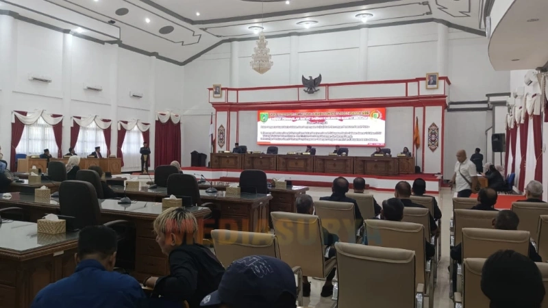 Rapat Paripurna DPRD Barsel membahas empat Ranperda untuk penguatan regulasi daerah dan kesejahteraan masyarakat.
