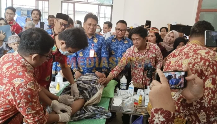 Asisten I Setda Barsel Buka Bakti Sosial Sunatan Massal dalam Rangka HUT ke-51 PPNI