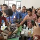 Sunatan massal di Barsel dalam rangka HUT PPNI ke-51, dihadiri Asisten I Setda Barsel dan pejabat kesehatan. (foto: MediaSurya/akhmad madani)