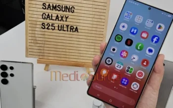 Samsung Galaxy S25 Ultra dengan tampilan One UI 7 terbaru.