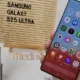 Samsung Galaxy S25 Ultra dengan tampilan One UI 7 terbaru.