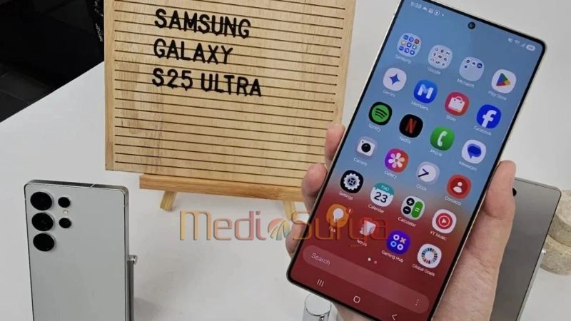 Samsung Galaxy S25 Ultra dengan tampilan One UI 7 terbaru.