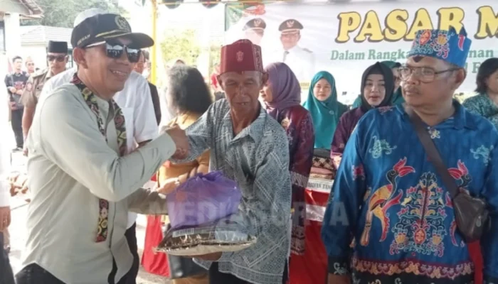 Wakil Ketua I DPRD Barsel Hadiri Pasar Murah di Mengkatip