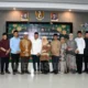 Bupati dan Wakil Bupati Barito Selatan berfoto bersama jajaran Forkopimda usai Buka Puasa Bersama di Markas Kodim 1012 Buntok. (foto: MediaSurya/dok)