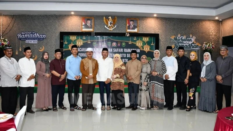 Bupati dan Wakil Bupati Barito Selatan berfoto bersama jajaran Forkopimda usai Buka Puasa Bersama di Markas Kodim 1012 Buntok. (foto: MediaSurya/dok)