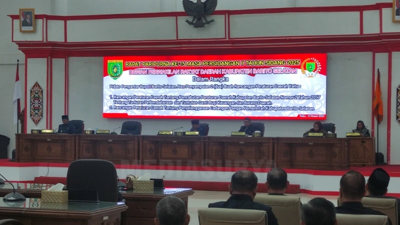 Rapat Paripurna DPRD Barsel membahas dua Ranperda terkait tata kelola keuangan dan ketahanan pangan di Graha Paripurna. (foto: MediaSurya/akhmad madani)