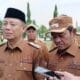 Eddy Raya Samsuri dan Khristianto Yudha diwawancarai usai apel besar Pemkab Barsel