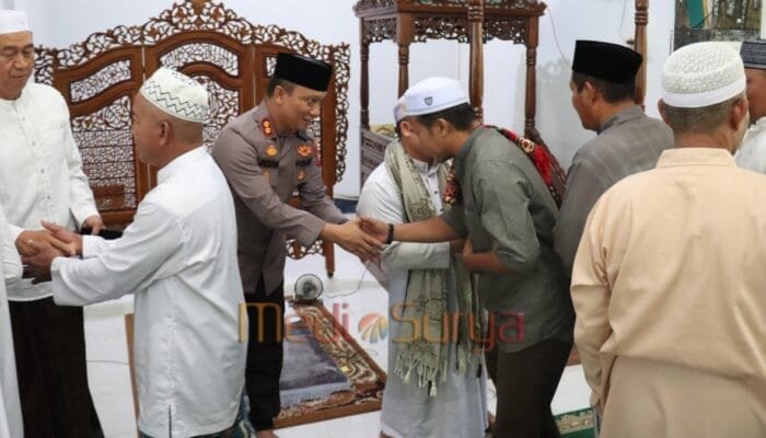 Kapolres Barsel Jalin Kedekatan dengan Warga Melalui Jumat Curhat di Masjid Nurush Shiddiq