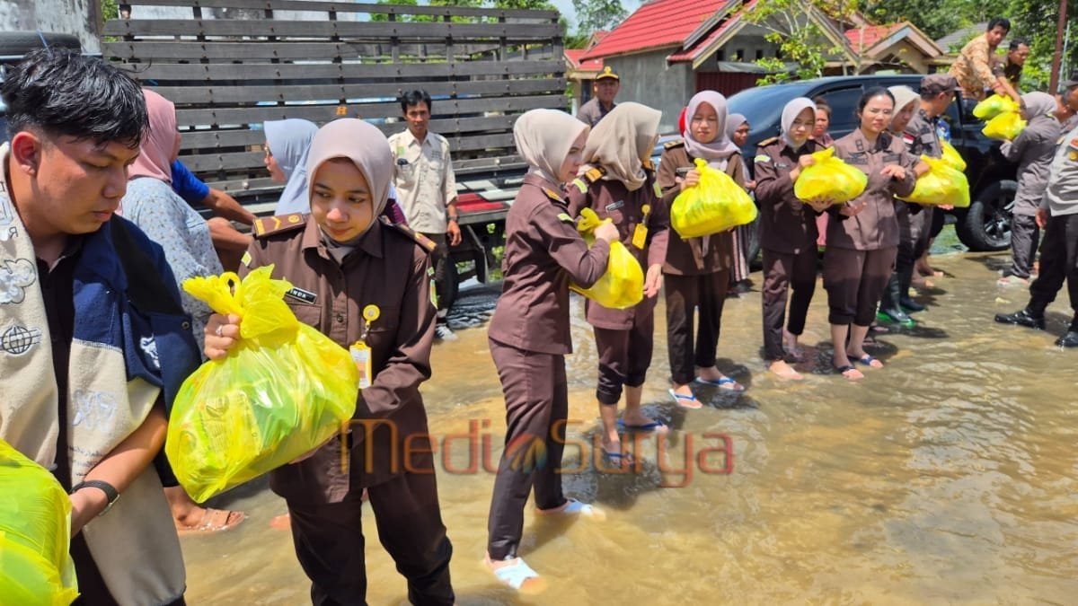 Pembagian paket sembako