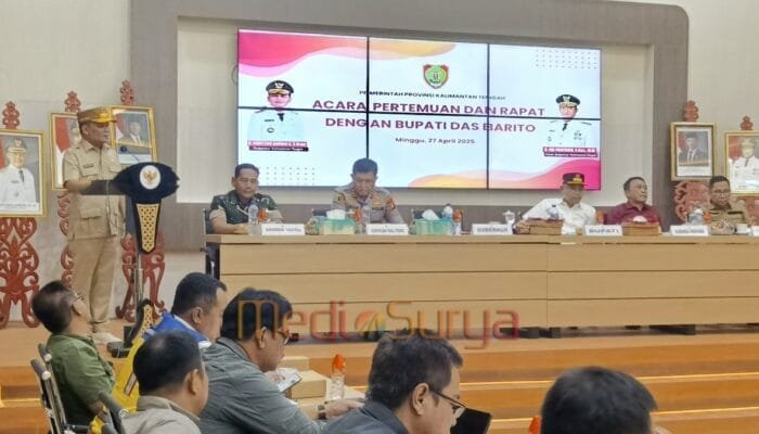 Pimpin Rakor Penanganan Banjir DAS Barito, Gubernur Kalteng Salurkan Bantuan 75 Ton Beras