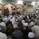 Bupati dan Wakil Bupati Barito Selatan bersama warga melaksanakan Sholat Idul Fitri 1446 Hijriah di Masjid Agung Baiturrahman, Buntok.