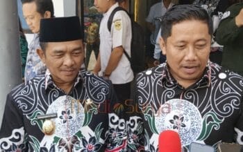 Wabup Barsel Khristianto Yudha dan Kepala Disporaparabud Manat Simanjuntak saat konferensi pers Rakornis Kepemudaan Kalteng 2025
