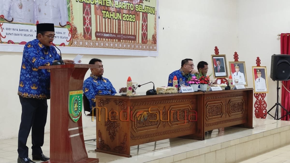 Wakil Bupati Barsel membacakan sambutan dalam Forum Perangkat Daerah penyusunan RKPD 2026 di Aula Bapperida