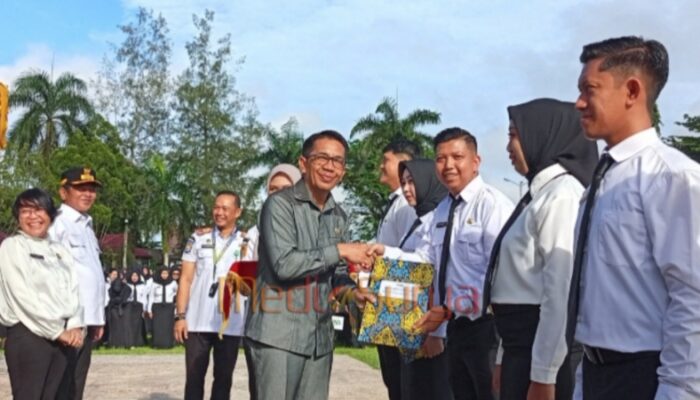 Wakil Ketua I DPRD Barsel Hadiri Penyerahan SK Pengangkatan 437 CPNS dan 1098 PPPK 2025