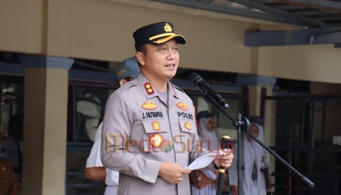 Kapolres Barsel Pimpin Upacara Police Goes to School di SMAN 1 Buntok
