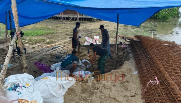 Satgas TMMD dan Warga Kompak Bangun Fasilitas Umum di Desa Talio