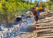 Sinergi Satgas dan Alat Berat, Pembangunan Jalan TMMD ke-124 di Talio Tetap Libatkan Tenaga Manual