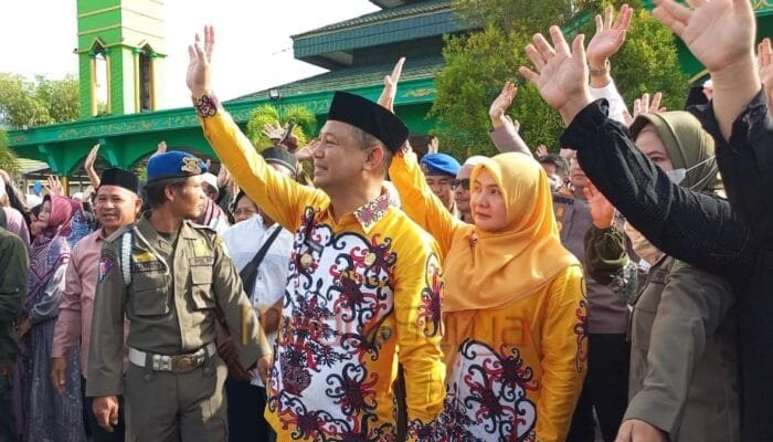 Bupati Barsel Eddy Raya Samsuri Lepas 129 Jamaah Haji, Siap Tunaikan Ibadah Haji
