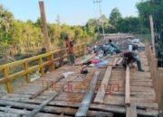 melanjutkan pembangunan jembatan Satgas TMMD Kodim 1012/Buntok Lanjutkan Pembangunan Jembatan Bersama Warga Desa Talio