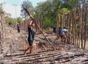Warga Desa Talio Antusias Bantu Satgas TMMD Reguler ke-124 Pasang Cerucuk