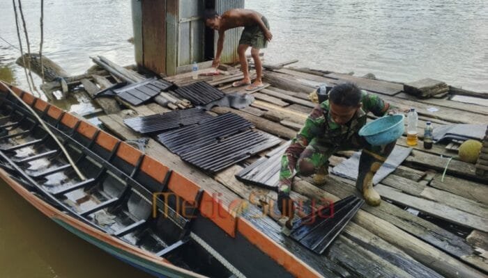 Satgas TMMD ke-124 Kodim 1012/Buntok Bantu Warga Cat Perahu