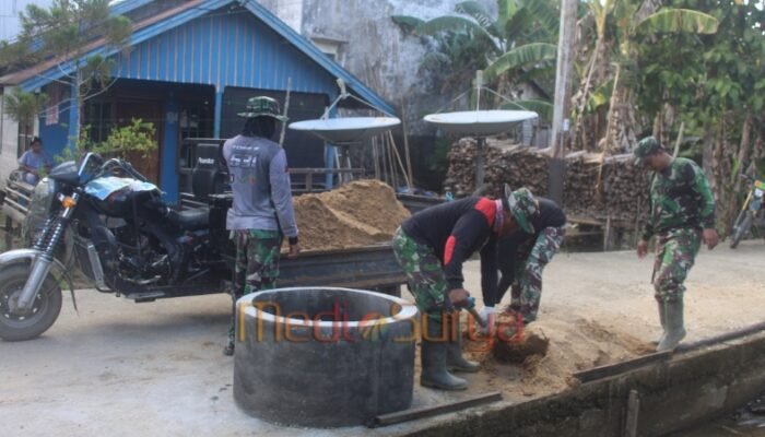 Satgas TMMD Kodim 1012/Buntok Kompak Buat Cincin Sumur Galian di Desa Talio