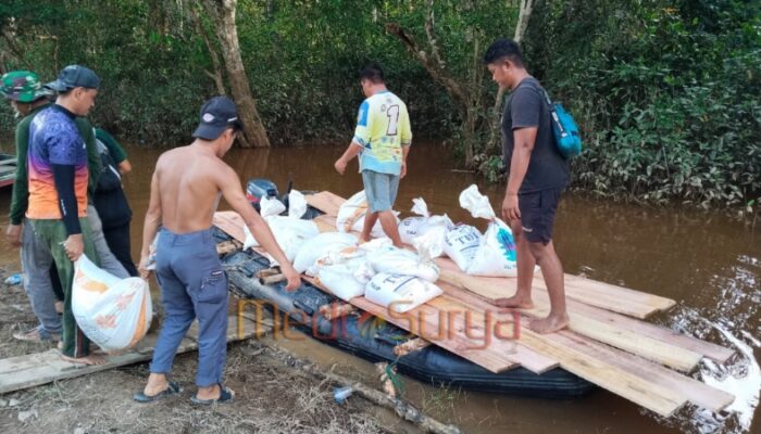 Akses Terbatas, Satgas TMMD Angkut Material Lewat Jalur Air