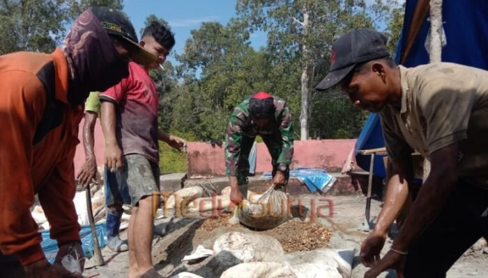Pengecoran Jalan Dikebut, Satgas TMMD Kodim 1012/Buntok dan Warga Tunjukkan Semangat Gotong Royong