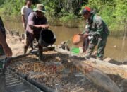 Satgas TMMD Kodim 1012/Buntok Pastikan Campuran Cor Jalan Sesuai Takaran