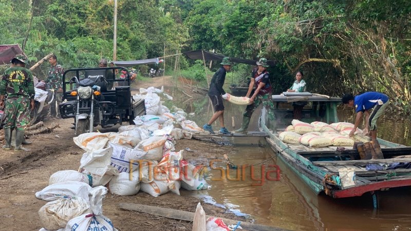 mengangkut semen