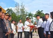 Wabup Barsel Serahkan SK Pengangkatan 437 CPNS dan 1098 PPPK 2025