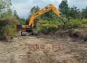 pelebaran akses Excavator Maksimalkan Pelebaran Jalan, Satgas TMMD Kodim 1012/Buntok Percepat Pengerjaan di Wungkur Baru