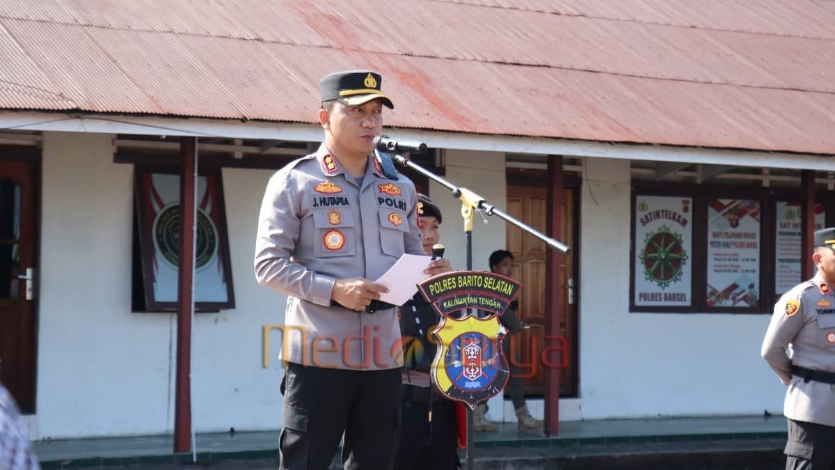 Kapolres Barsel Pimpin Apel Kesiapsiagaan dalam Rangka Hari Buruh Internasional Kapolres Barsel Pimpin Apel Kesiapsiagaan dalam Rangka Hari Buruh Internasional