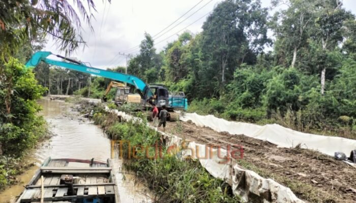 Satgas TMMD Kodim 1012/Buntok Kerahkan Alat Berat Percepat Pengerjaan Jalan Penghubung Desa
