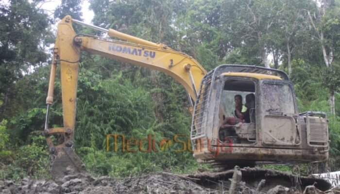 Alat Berat Dikerahkan Satgas TMMD Percepat Pembangunan Jalan Penghubung Desa