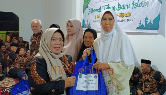 Anggota DPRD Barsel Hj Rida Sri Ahlina Hadiri Tirakatan 1 Suro di Buntok